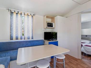 Classy Mobile Home in Banjole with Garden