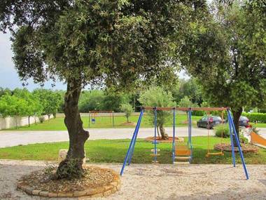 Classy Mobile Home in Banjole with Garden