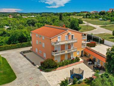 Beautiful Apartment in Banjole near Beach and Pula City