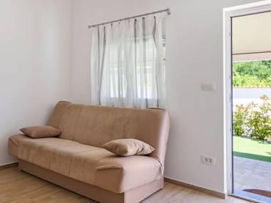 Stylish Holiday Home in Banjole with Swimming Pool