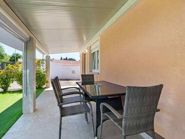 Stylish Holiday Home in Banjole with Swimming Pool