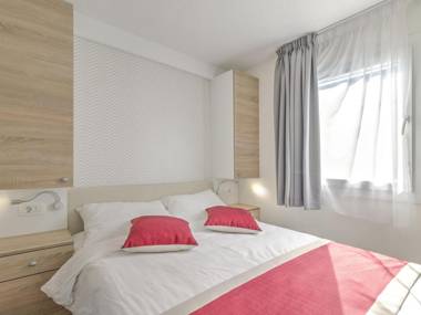 Magnificent Mobile Home in Banjole with Swimming Pool