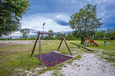 Beautiful Villa Tomani with Pool Basketball and Volleyball Field