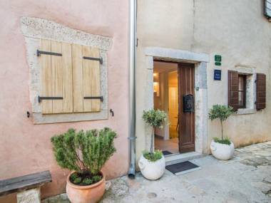 Completely renovated traditional Istrian stone house Villa Bale-Valle