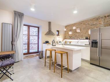 Completely renovated traditional Istrian stone house Villa Bale-Valle