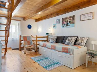 Quaint Farmhouse in Krmed with Garden