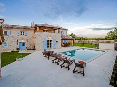 Situated in a quiet locatio has everything what you need for a perfect holiday