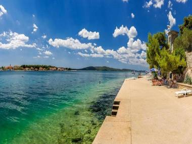 Apartments Gaj Brodarica