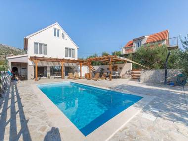 Boutique Holiday Home in Donje Polje with Pool
