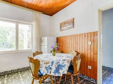 Simplistic Apartment in Šibenik near Sea Beach
