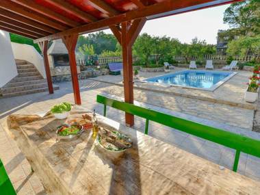 Luxurious Holiday Home with private pool Wellness & Spa