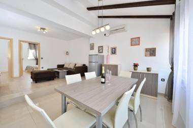 Apartments Nika & Karla