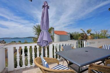 Apartments and rooms Aleksandra