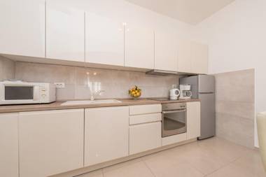 Family Friendly Pool House Ana