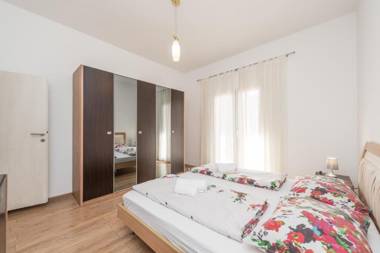 Family Friendly Pool House Ana