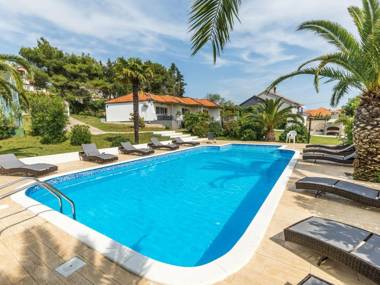 Luxury Holiday Home in Bibinje near Sea