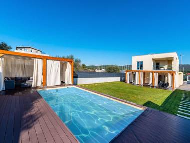 Villa in Bibinje with Private Pool and Garden near Beach