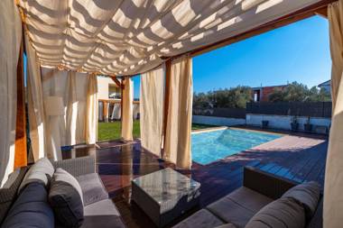 Poolincluded villa The Base