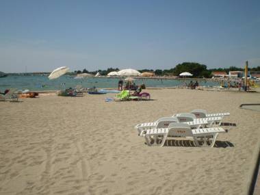 Queen beach apartments Nin Sabunike - Green street I - AE1167