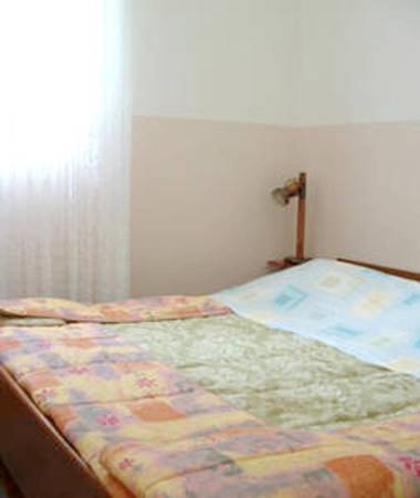 2 bedrooms appartement at Kampor 500 m away from the beach with enclosed garden and wifi