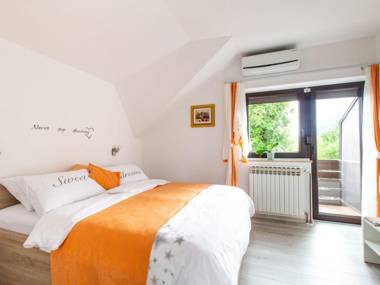 Boutique Apartment in Selište Drežnićko with Garden