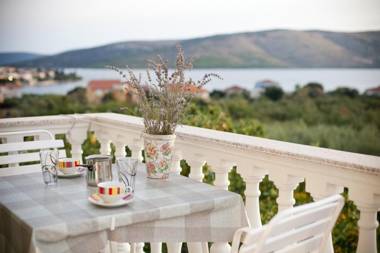 Apartments Ani- pool and hot tub