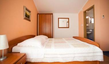 Apartments Ani- pool and hot tub