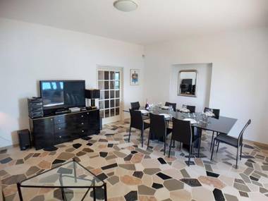 Luxury Villa on the Beach with sunny Garden Parking