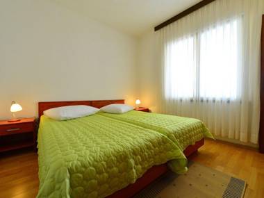 Tidy house with a microwave 6 km. from the beautiful Trogir