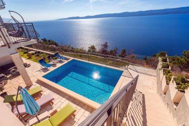 Villa S&A with heated private pool 3 bedrooms 3 bathrooms playground