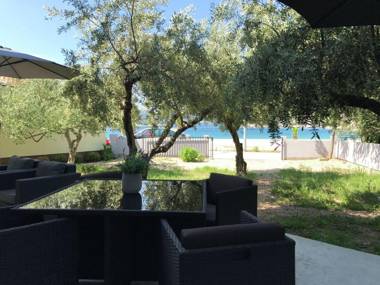 Spacious and modern apartment directly on the beach in Klek 70 km away from Dubrovnik