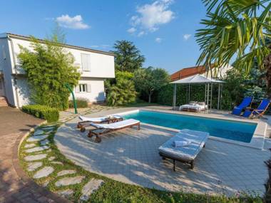 Luxurious Villa in Sibenik with Swimming Pool