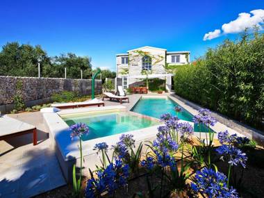 Deluxe Villa in Sibenik near Lake