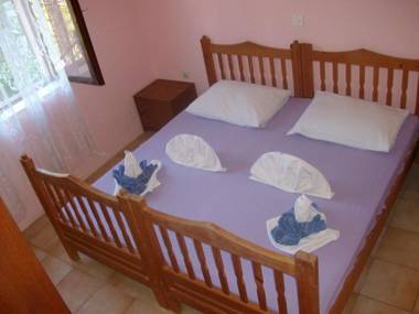 Apartments Bob - 10m from the sea