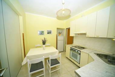 Apartments and Rooms Lago Rupa