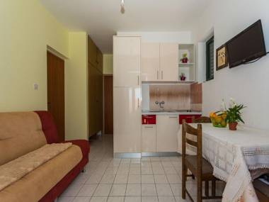 Apartment Vesna - 100m from sea