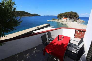 Apartment located directly on the sea with sea views and stunning views