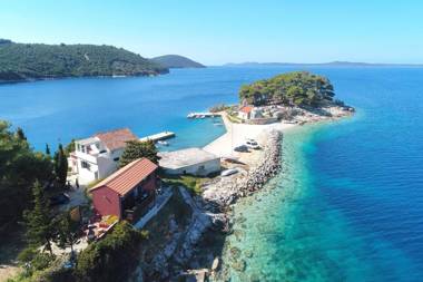 Apartment located directly on the sea with sea views and stunning views