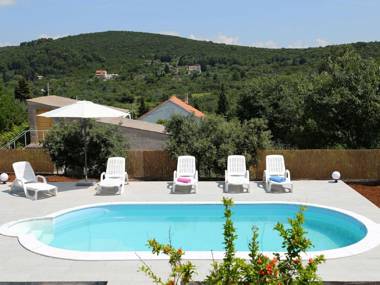 Lovely island house with private swimming pool garden BBQ 300m from the sea