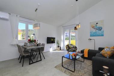 Villa Gaby Luxus Apartment 1 Schlafzimmer mit beheiztem Pool und wunderschönem Panorama Meerblick