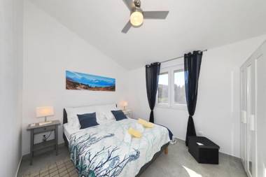 Villa Gaby Luxus Apartment 1 Schlafzimmer mit beheiztem Pool und wunderschönem Panorama Meerblick