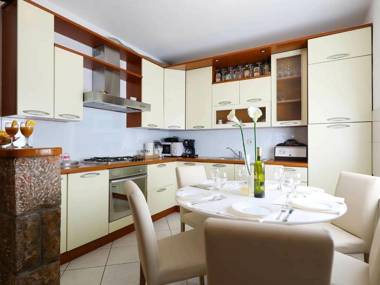 Charming Villa in Poli nik with Swimming Pool