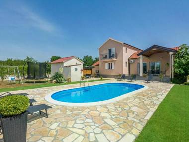 Luxurious Holiday Home in Policnik with Swimming Pool