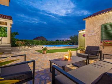 Luxurious Holiday Home in Policnik with Swimming Pool