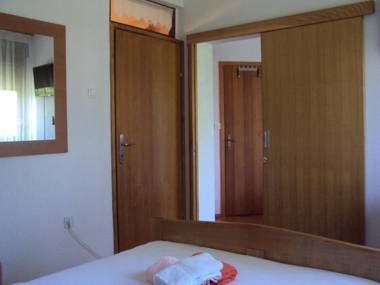 PLITVICE LAKES KONAK Daic