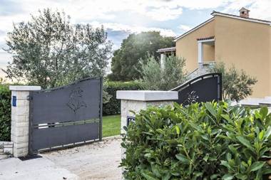 Villa Ladonja with Private Pool and Sauna