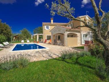 Peaceful Villa in Sveti Lovrec with Swimming Pool