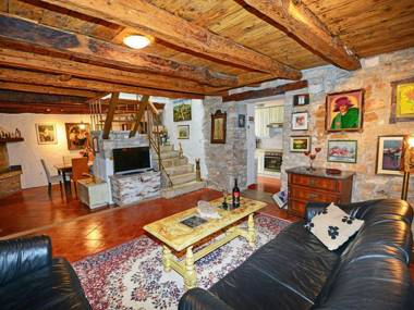 Charming holiday home with private pool and great roofed terrace !