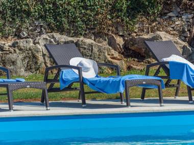 Beautiful stone house with large garden (600 m2) and private pool