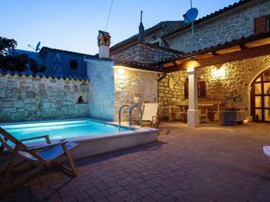 Cozy holiday home with heated pool near Lim Bay and 10 km from Vrsar and beach